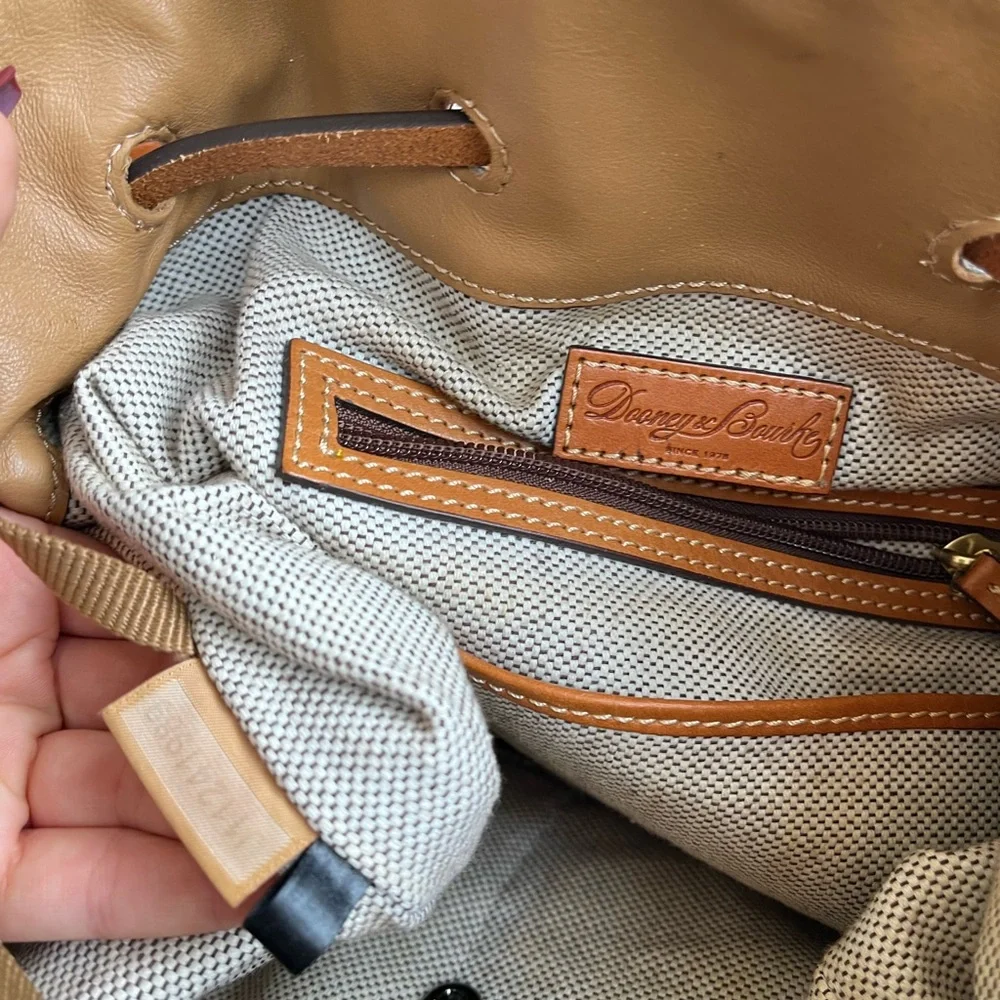 DOONEY & BOURKE Tan XL Tasha Drawstring Bucket Nag Shoulder Tote Sorrento Dillen - Picture 10 of 12